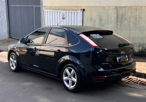 FORD FOCUS 1.6 GLX 16V FLEX 4P MANUAL FORD FOCUS 1.6 GLX 16V FLEX 4P MANUAL